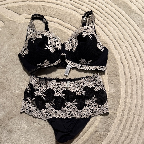 intimissimi Other - Intimissimi Black and Cream Lace Bra Set